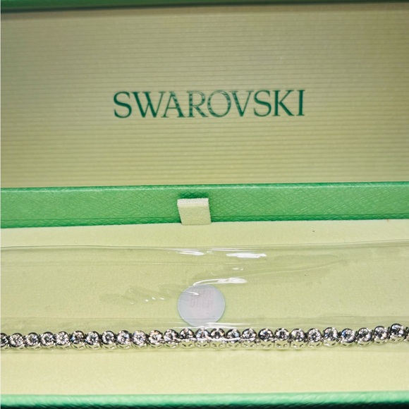 Matrix Tennis bracelet Round cut, White, Rhodium plated. - Picture 2 of 5